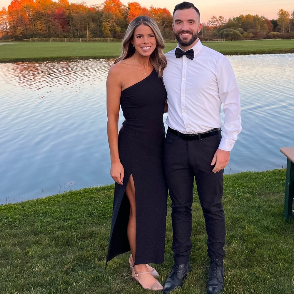 Black Abercrombie slit dress! 🖤 XS long I’m 5’8” for reference.